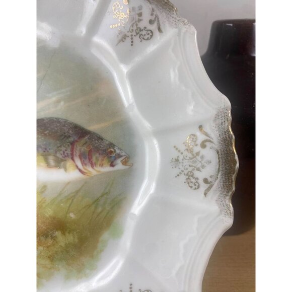 Antique Victorian Fish-Themed Porcelain Plate With Gold Trim & Scalloped Edge - Picture 4 of 6
